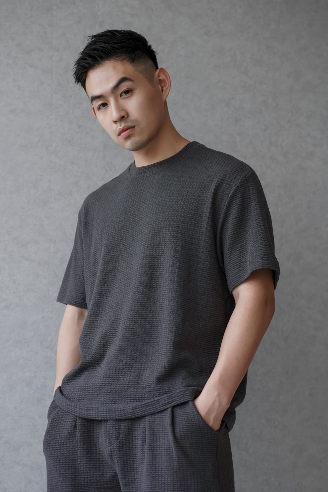 隱格紋透氣高彈套裝(短袖)