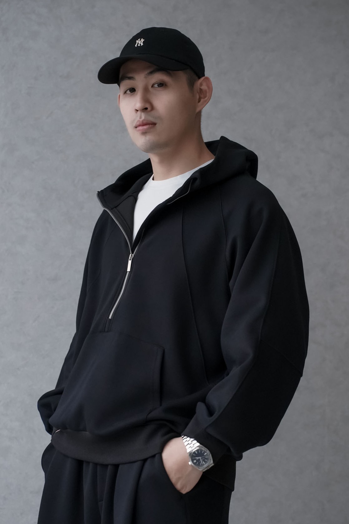 正韓半拉鏈剪裁帽T