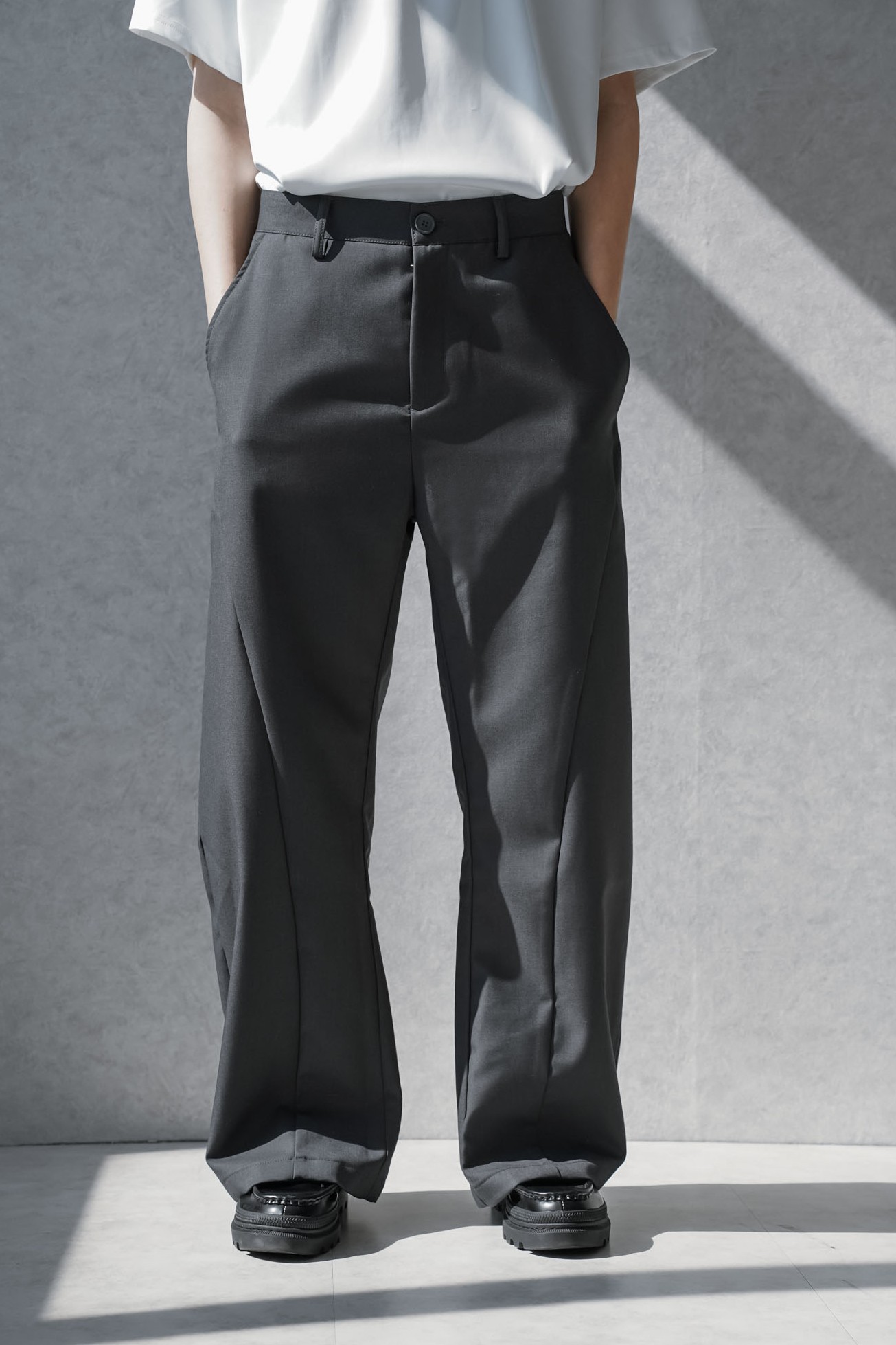 現代弧線彎刀寬鬆長褲